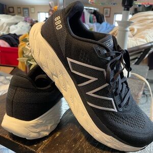New Balance 880 Black and Gray Athletic Shoes